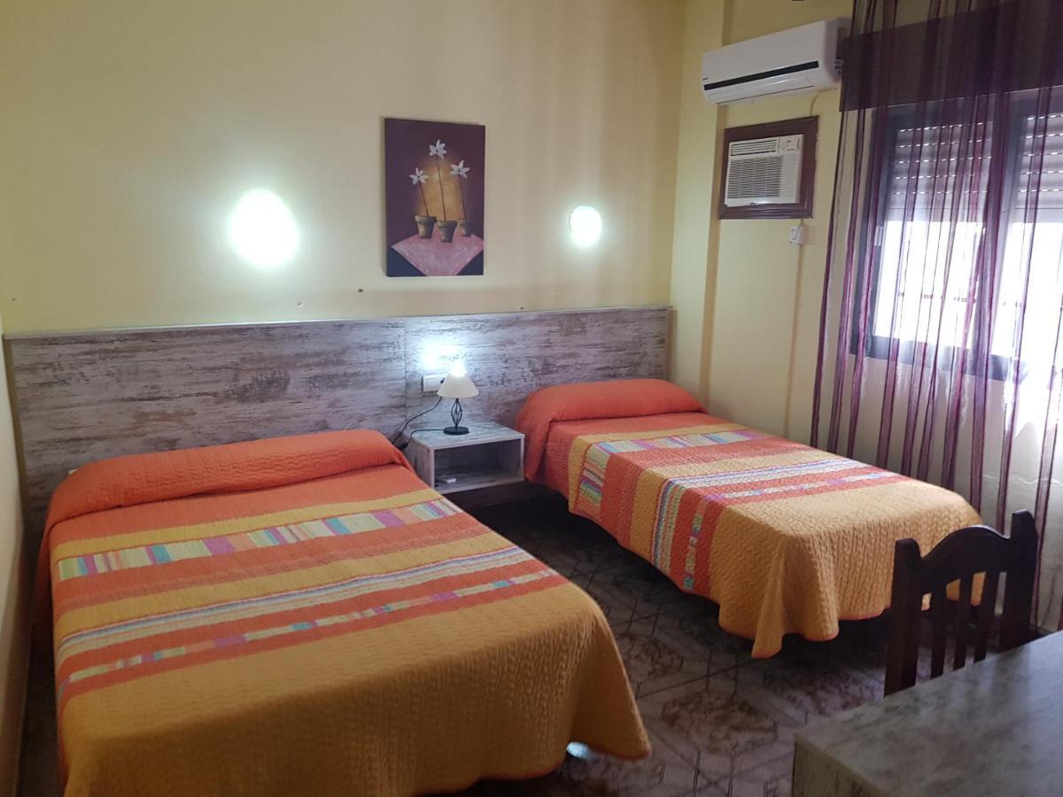 Hostal Virgen Del Rocío Ronda Exterior foto