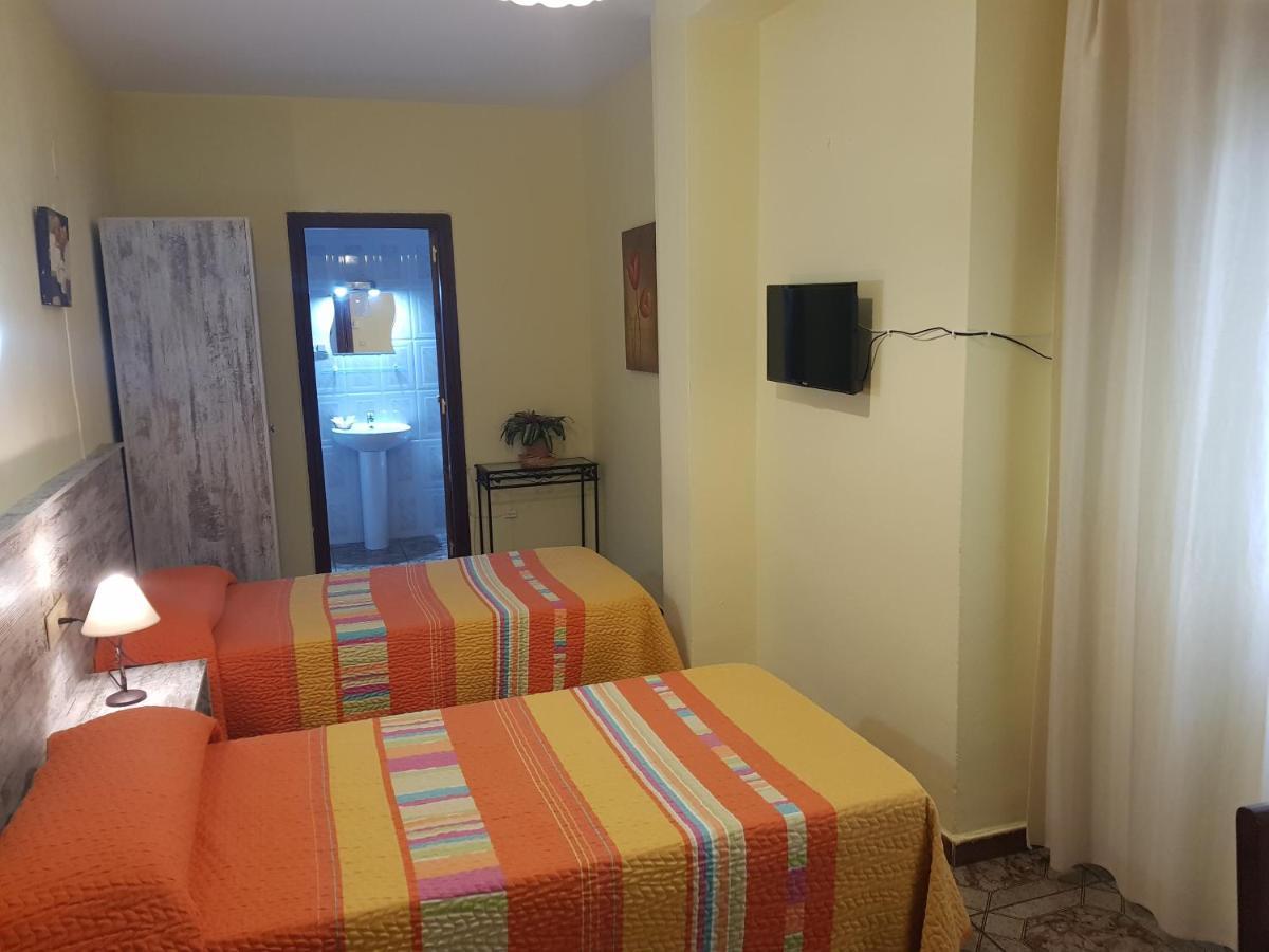 Hostal Virgen Del Rocío Ronda Exterior foto