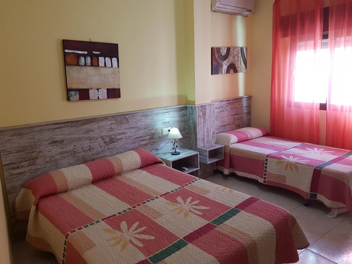 Hostal Virgen Del Rocío Ronda Exterior foto